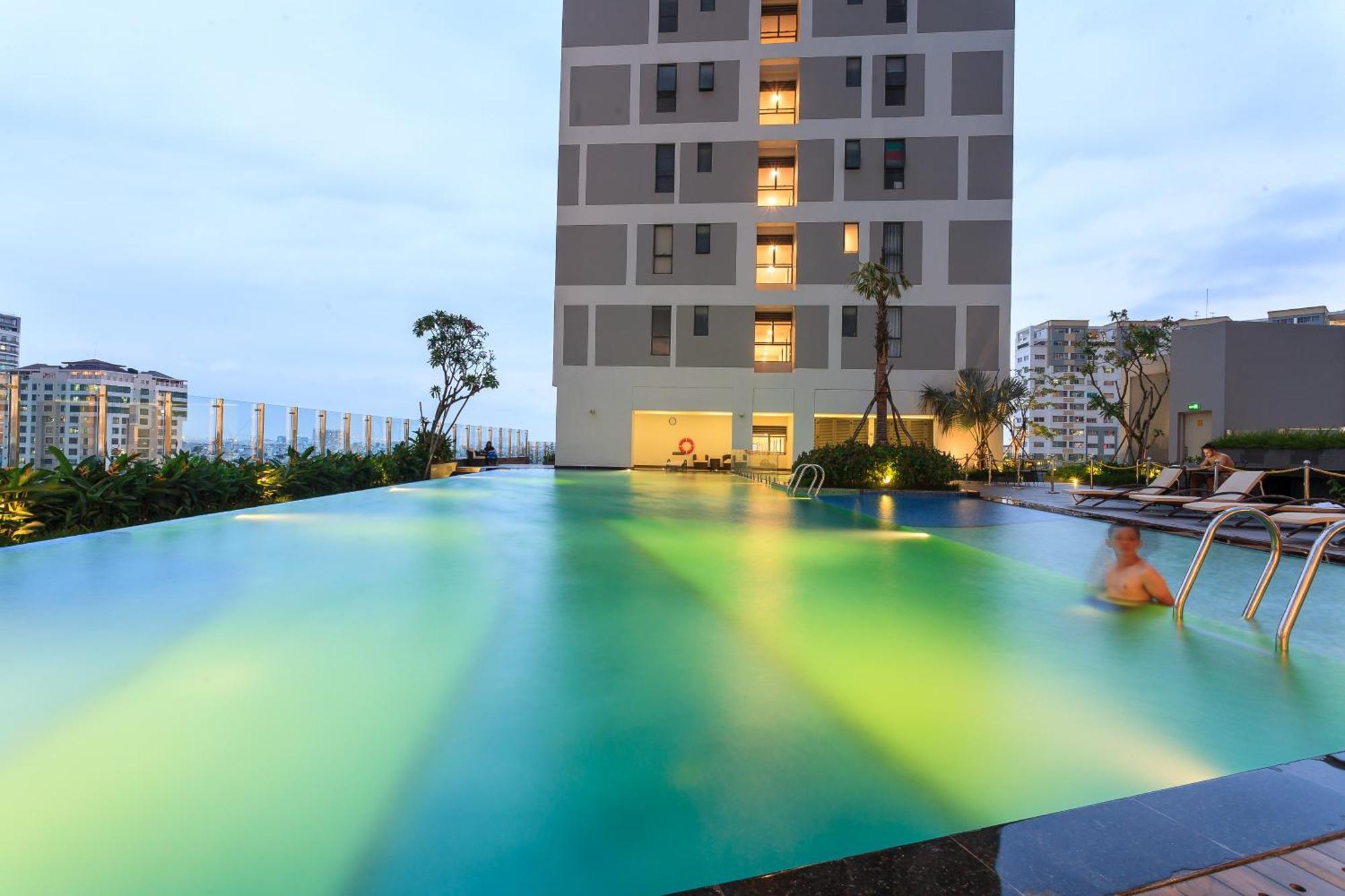 Spacious Saigon - Infinity Pool In Rivergate Хошимин Экстерьер фото